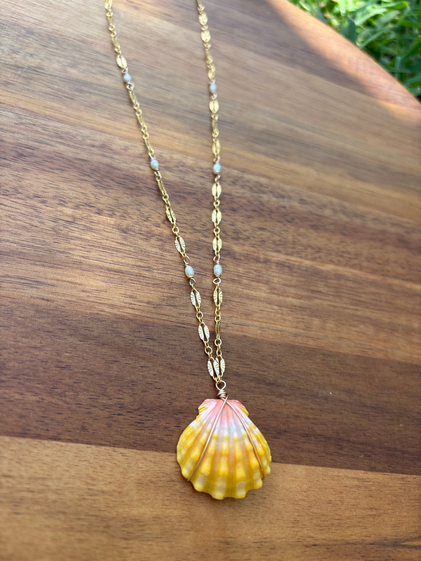 Sunrise shell necklace