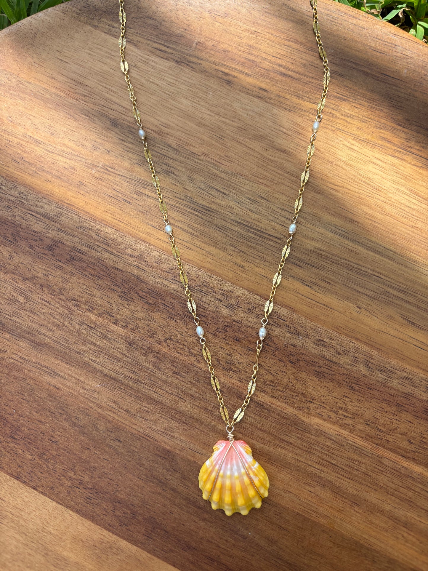 Sunrise shell necklace