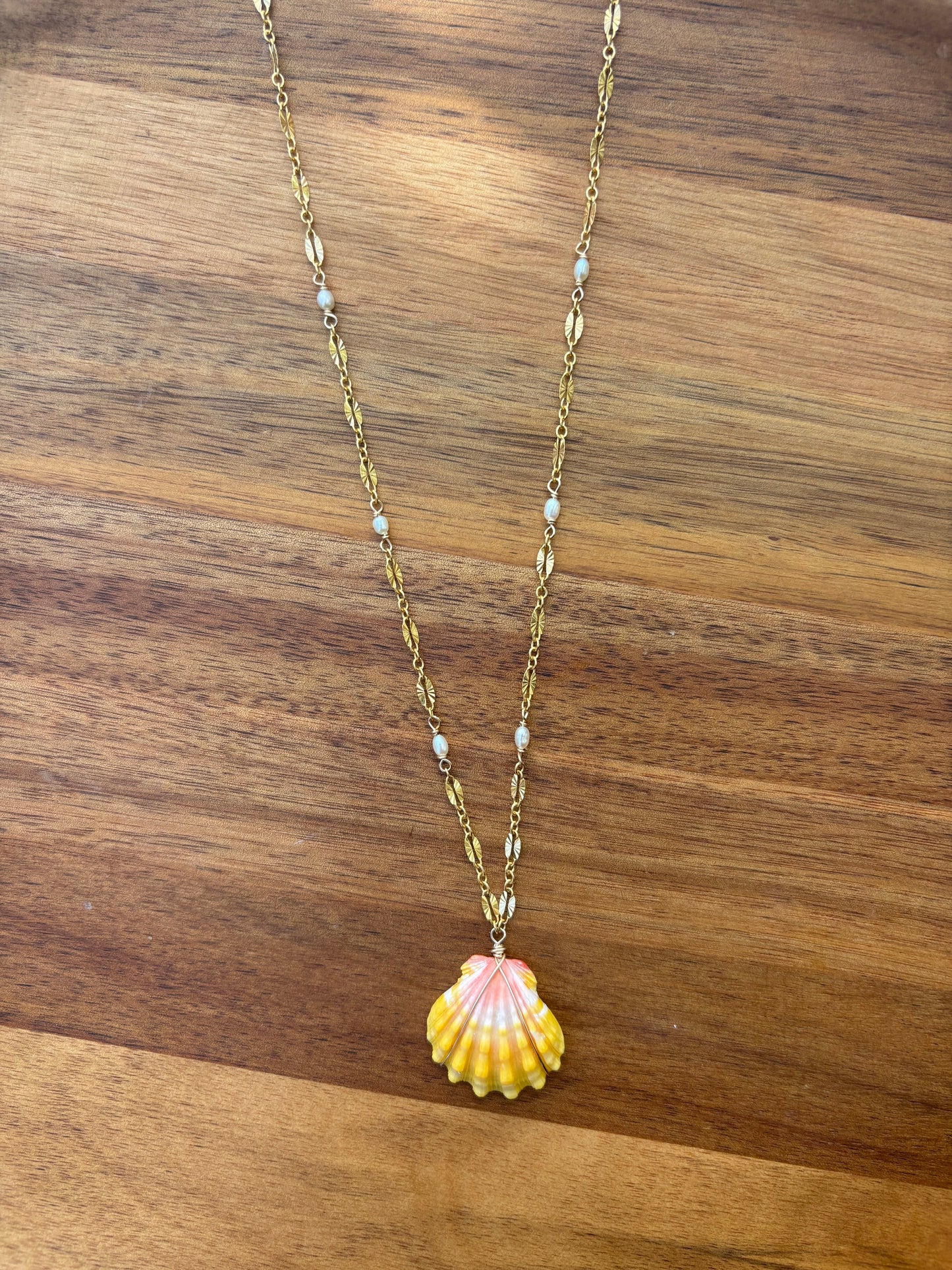Sunrise shell necklace